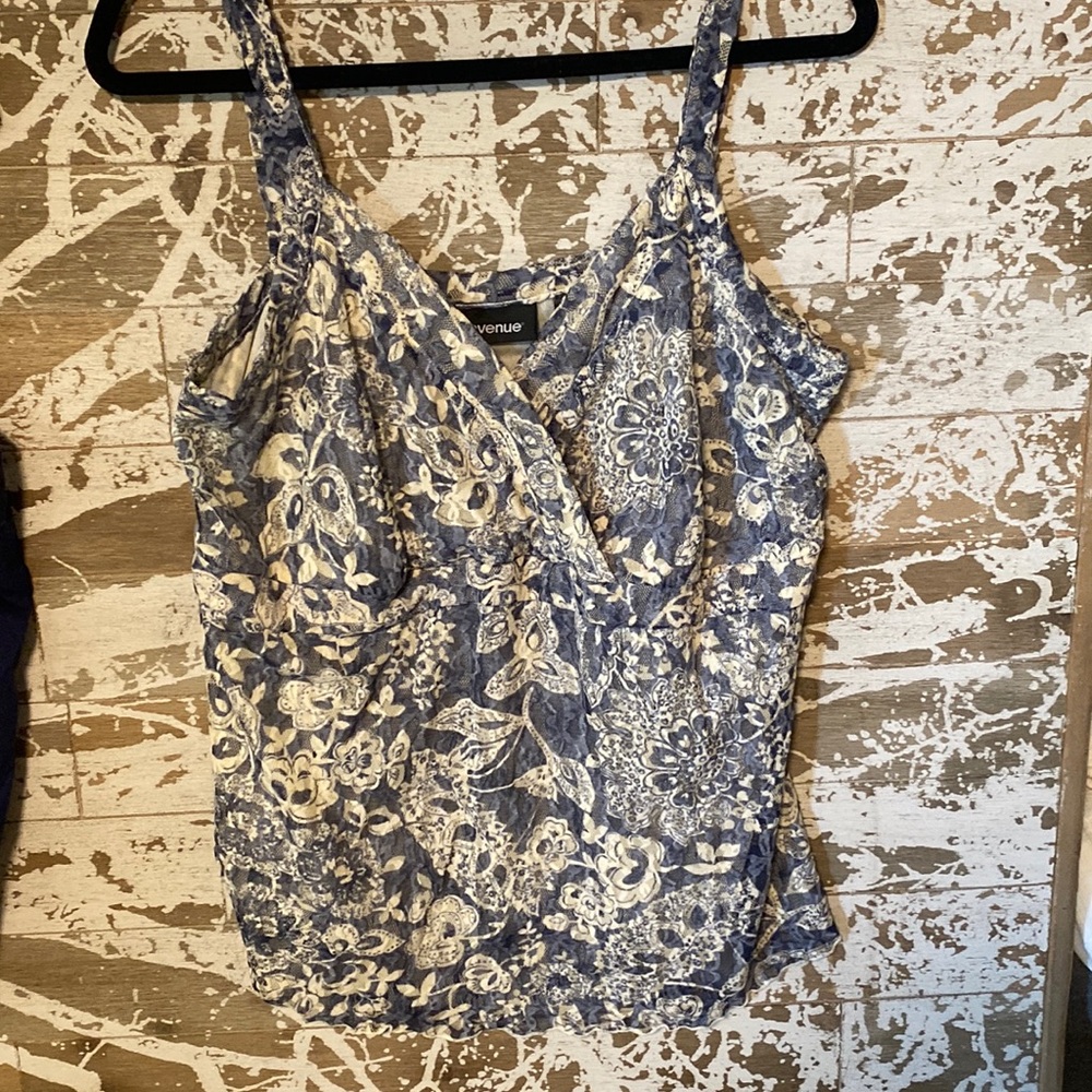 Lined lace cami loose and stretchy a all time Dave size 18